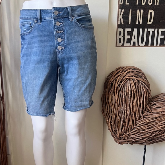 Time and Tru Light Blue Jean Shorts - Picture 1 of 8